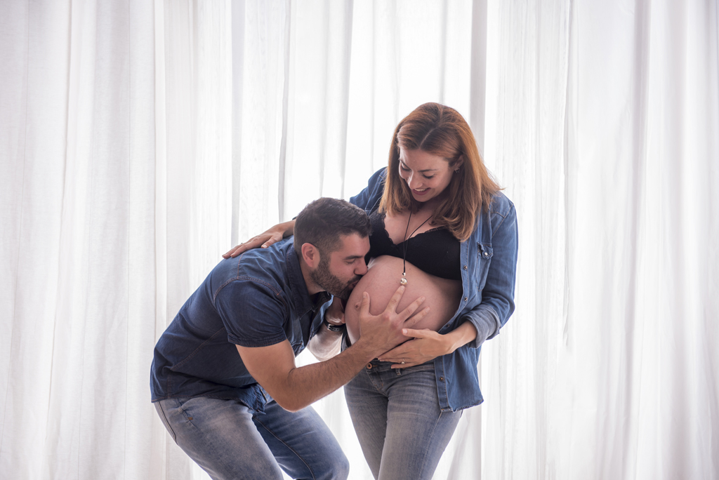 beso-barriga-embarazada-padres